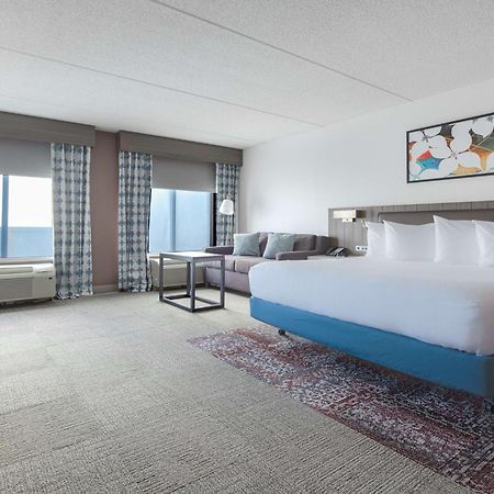 Hilton Garden Inn Newport News Exterior foto