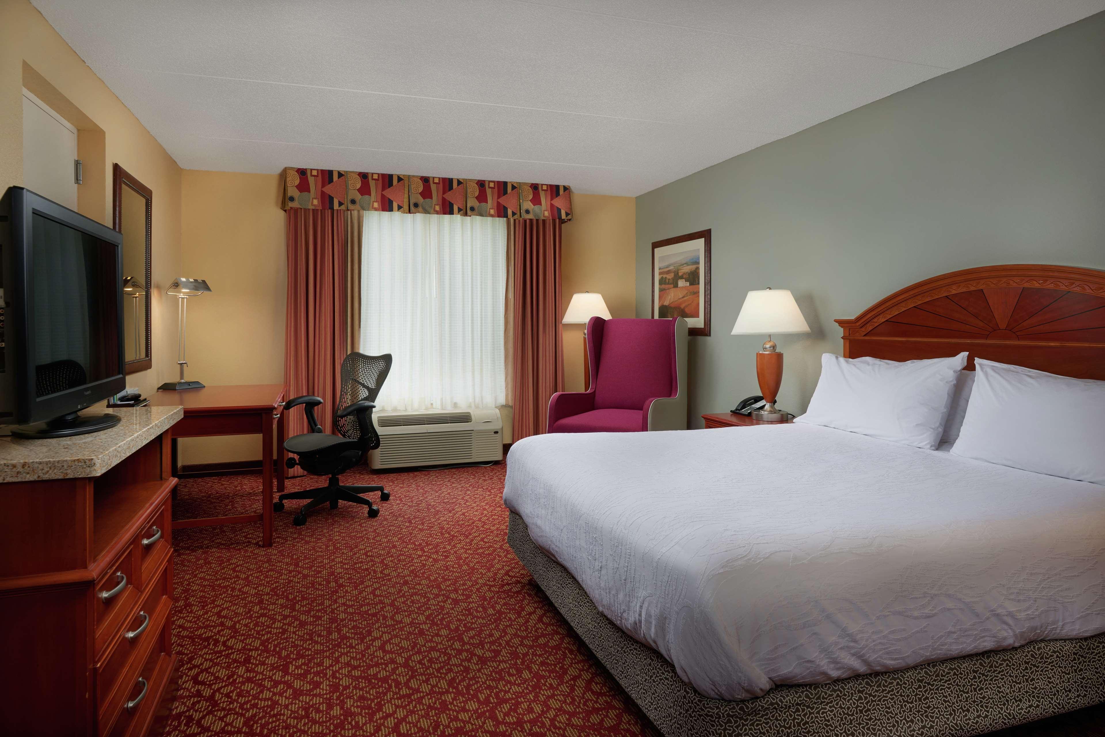 Hilton Garden Inn Newport News Exterior foto