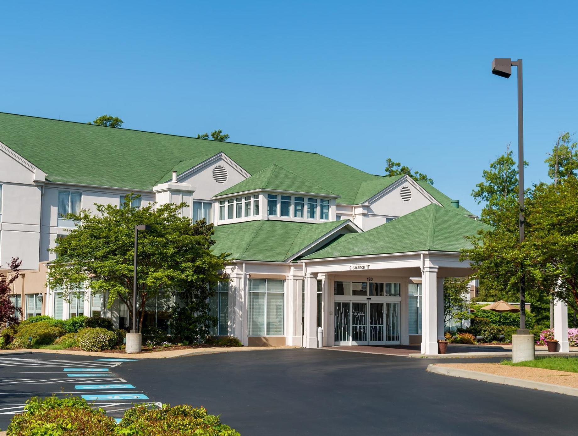 Hilton Garden Inn Newport News Exterior foto