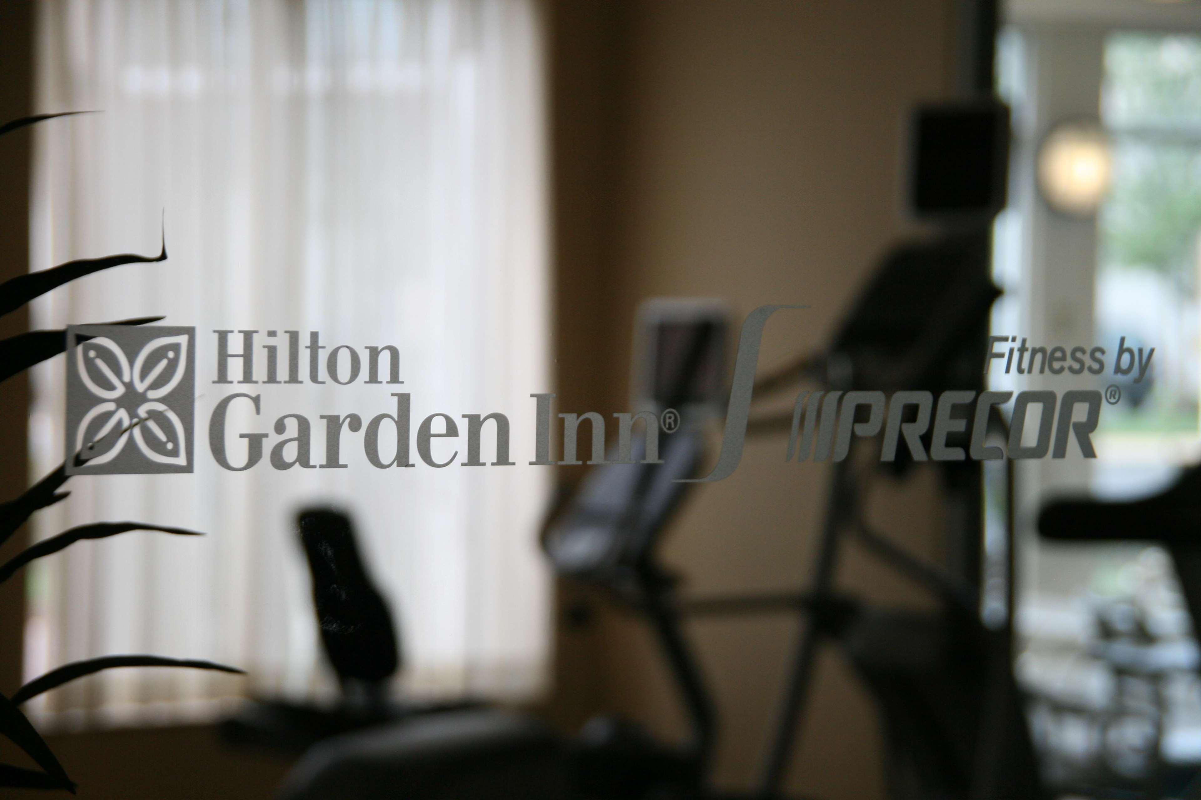Hilton Garden Inn Newport News Exterior foto
