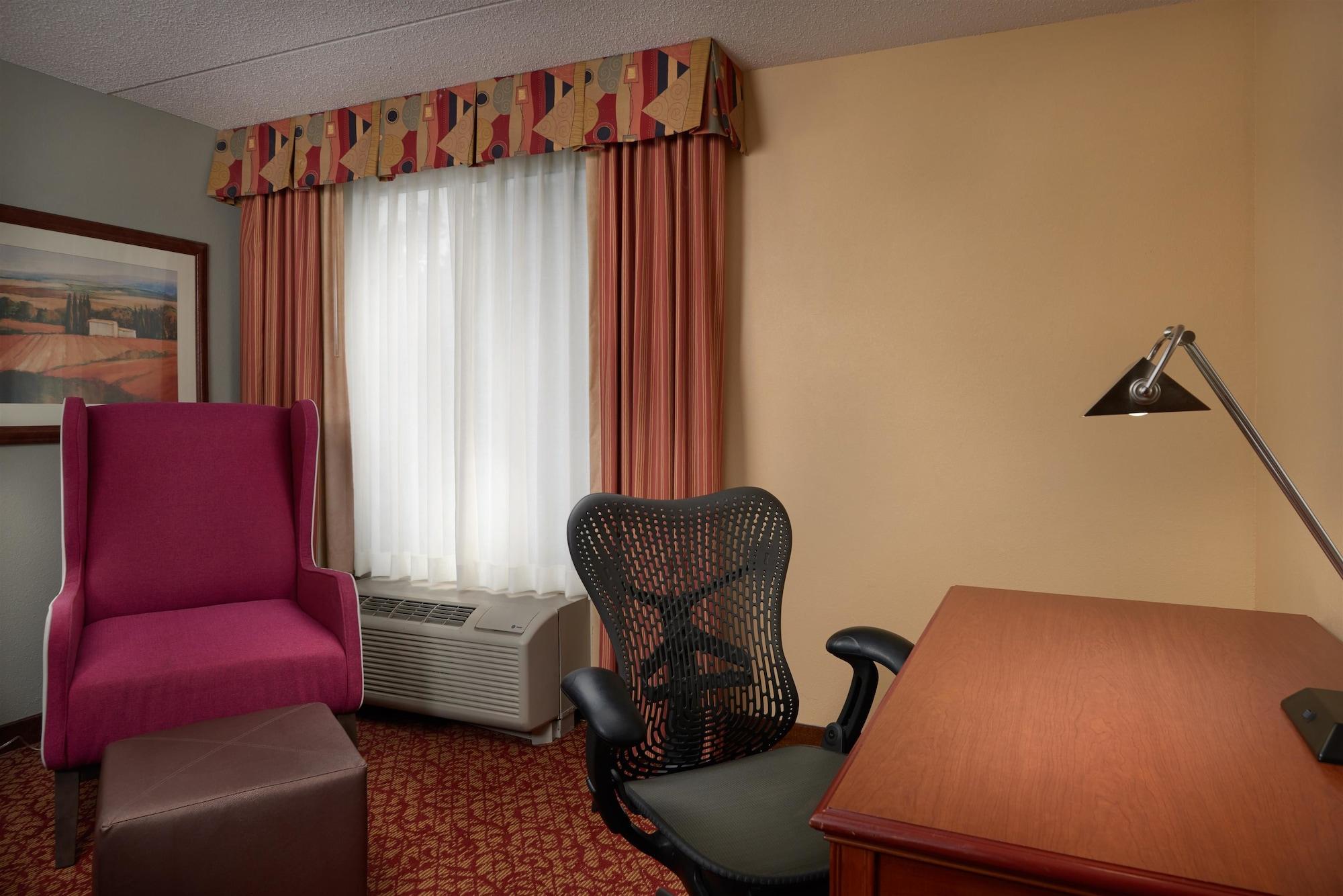 Hilton Garden Inn Newport News Exterior foto