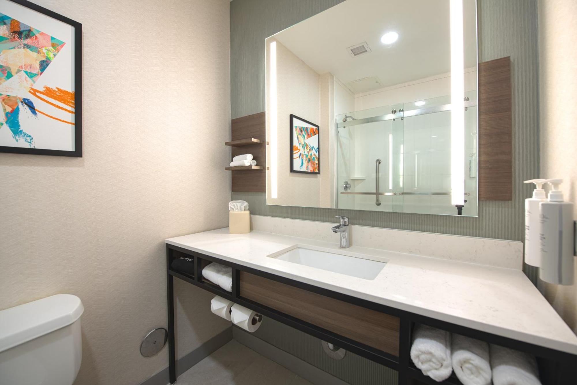 Hilton Garden Inn Newport News Exterior foto